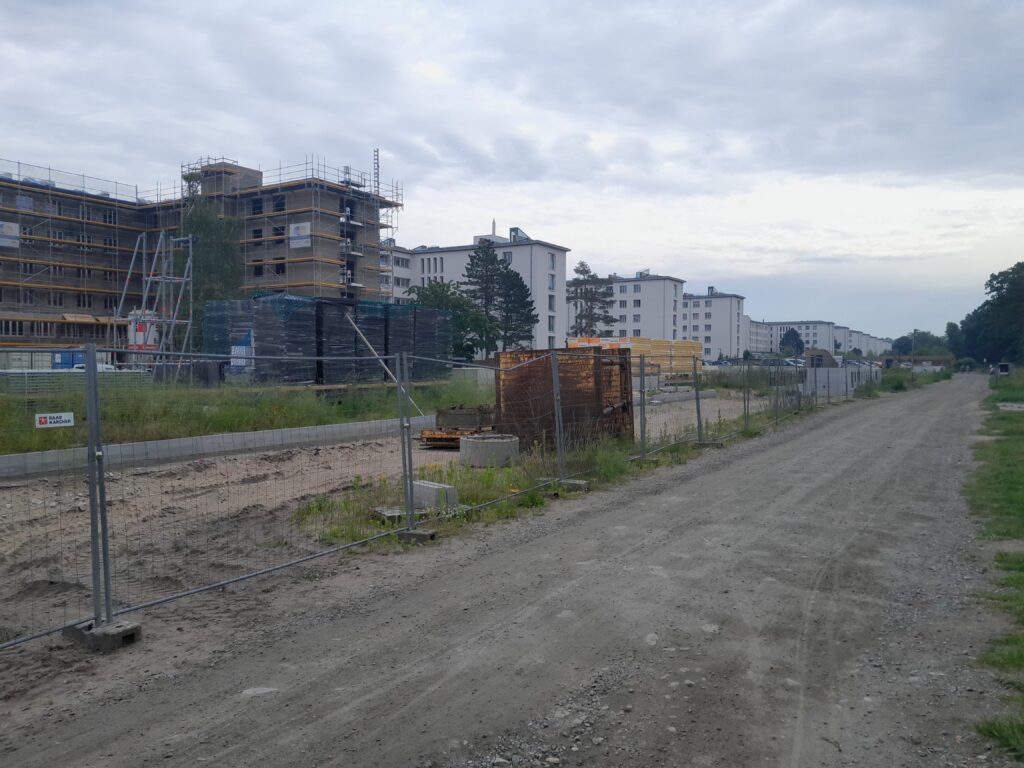 Proran rannan hotelllikompleksia, joka osittain remontissa.